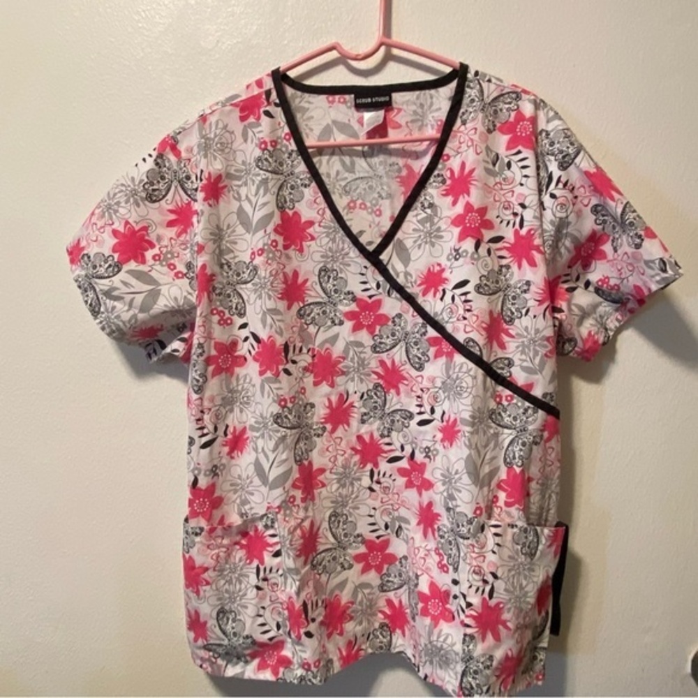 Scrub Studio Shirt Women’s Plus Size 2X Pink Short Sleeve Ties In‎ Back